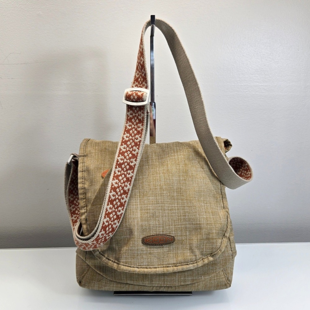 KEEN Messenger Bag Medium Hybrid Transport Crossbody Tan Recycled Cork Gorpcore